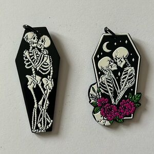 Lovers skeleton pendants